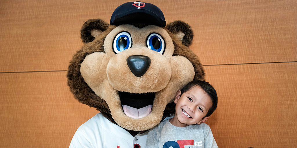 Minnesota Twins players visited cancer patients at Children's Minnesota